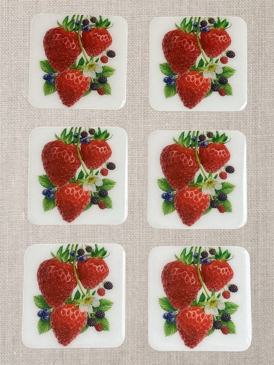 Posavasos de Lujo Fresa y Delicias de Frutos Rojos – Hechos a Mano Resina sobre Madera