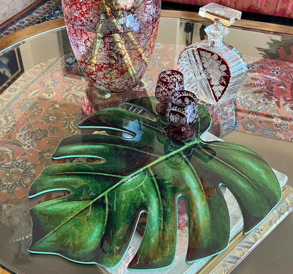 Green Monstera Leaf Luxury Centerpiece – Handcrafted Resin-on-Wood